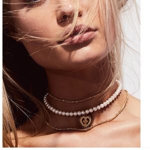 Pearl charm choker